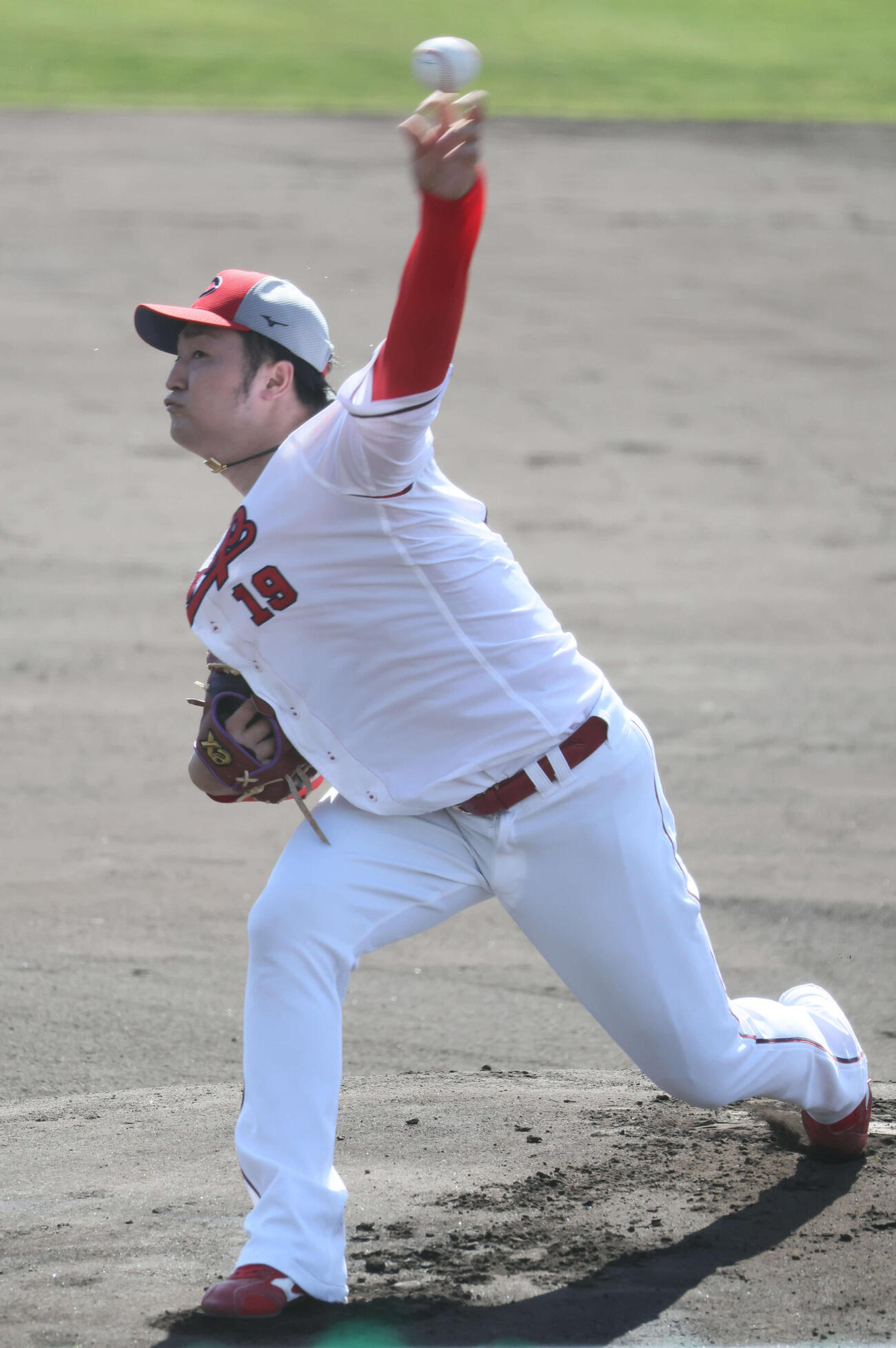 ファビアン、モンテロ、秋山を相手に投球する広島床田（撮影・加藤孝規）