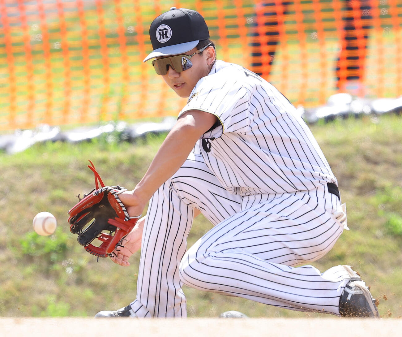 ノックを受ける阪神立石（撮影・上田博志）