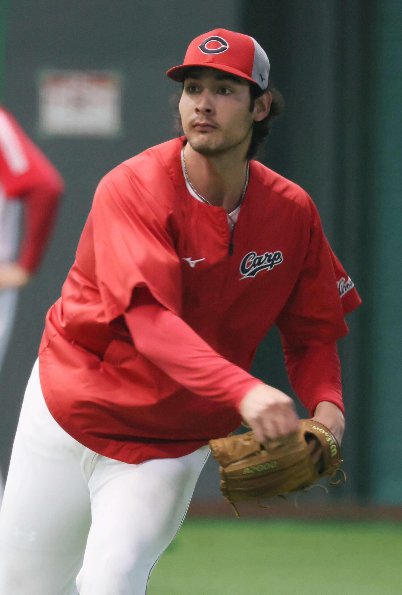 キャッチボールをする広島ターノック（撮影・加藤孝規）