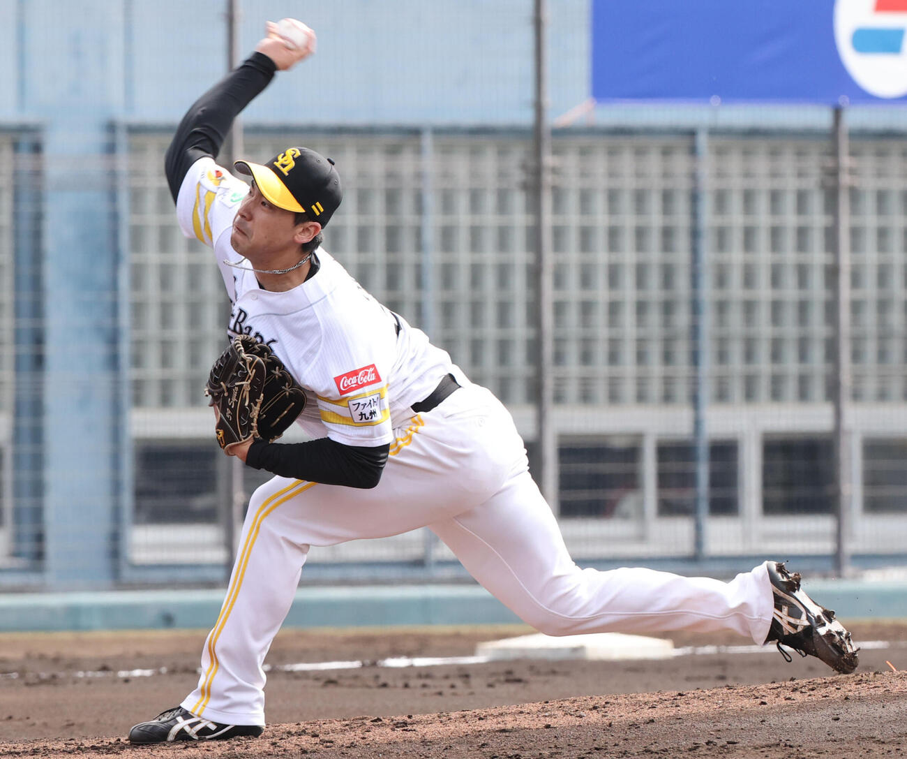 ソフトバンク尾形崇斗（2026年2月14日撮影）