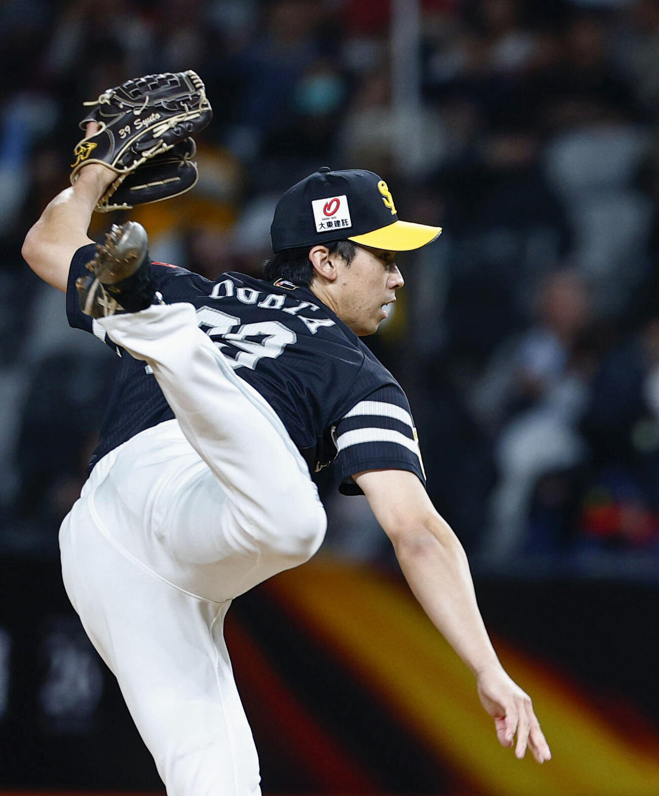 台湾プロ野球の中信兄弟戦に登板したソフトバンク尾形（共同）