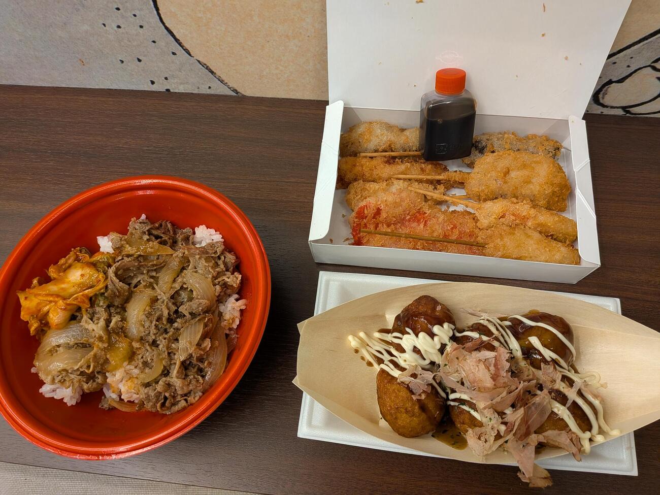 甲子園球場内に新規出店する「日本一の串かつ　横綱」が提供する串かつなど（撮影・柏原誠）