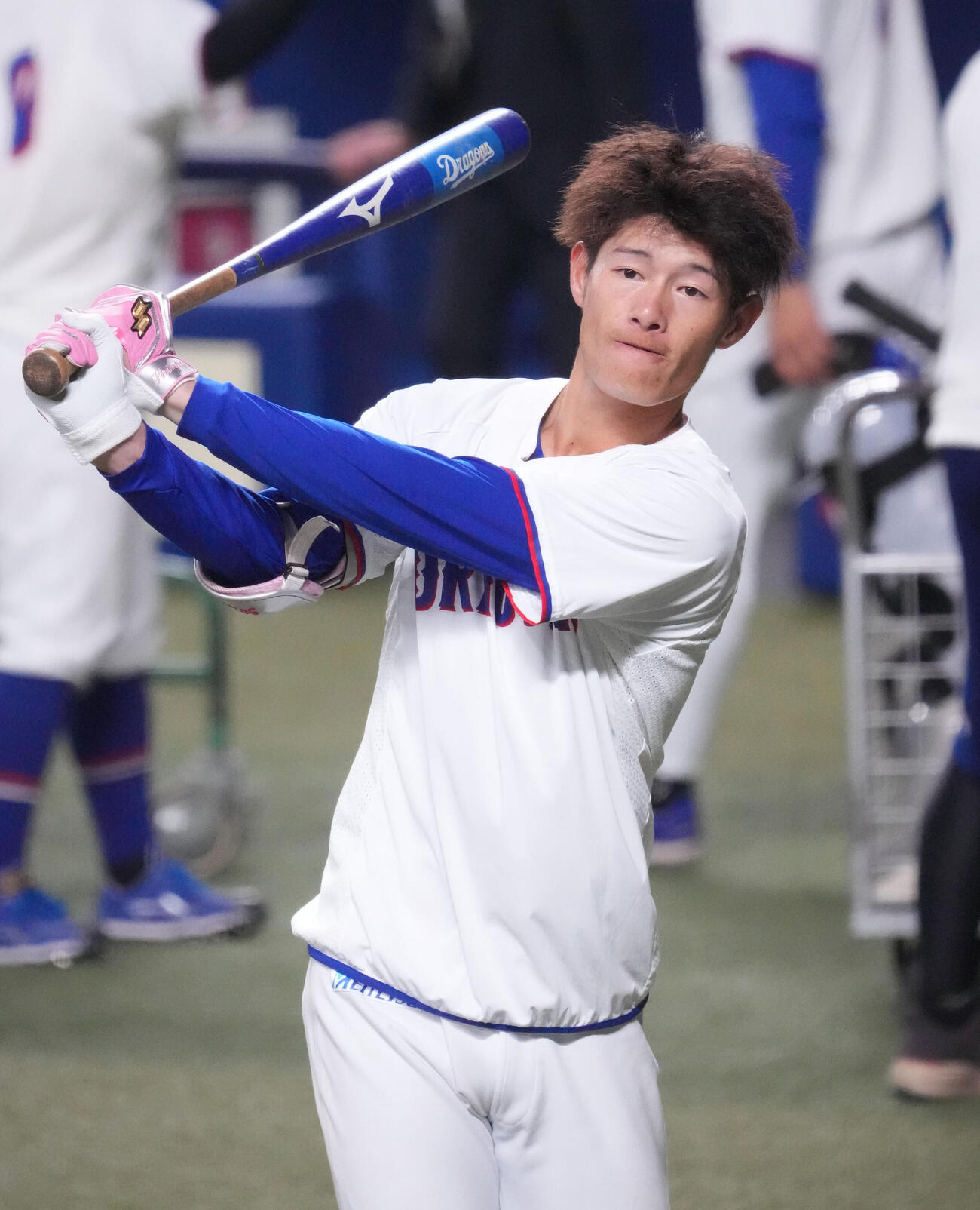 打撃練習をする新保（撮影・森本幸一）