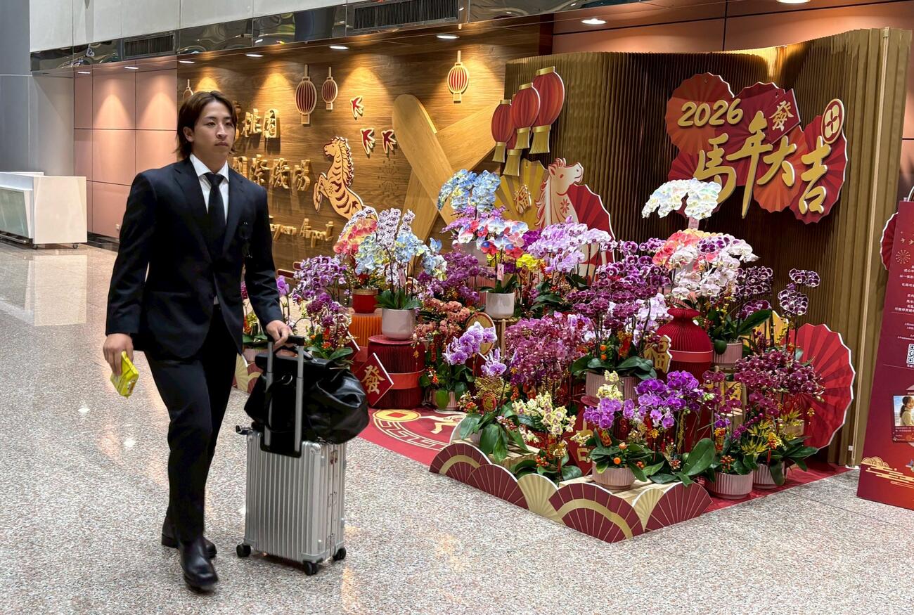 台北・桃園空港に到着した日本ハム細野（撮影・永野高輔）