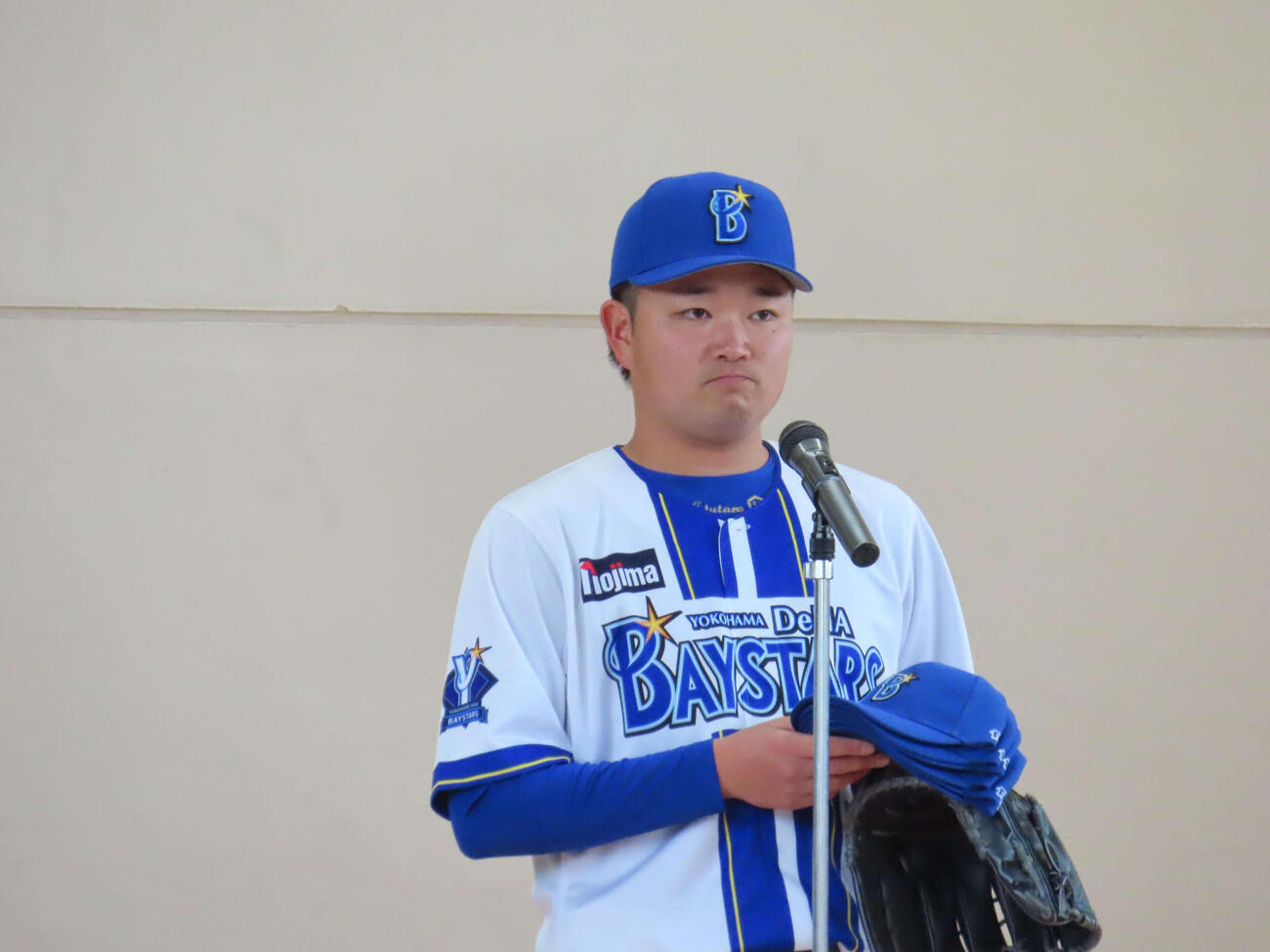 「15th MEMORIAL CAP」お渡し会で母校の横浜市立屏風浦小学校を訪問したDeNA石田裕