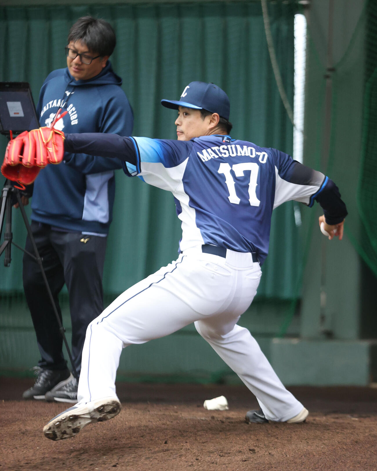 ブルペンに入った松本（2026年2月撮影）