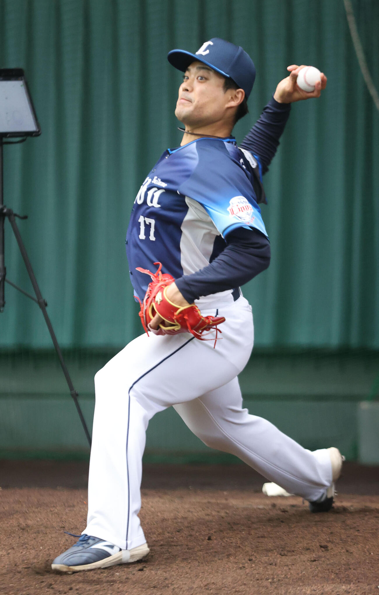 ブルペンに入った松本（2026年2月撮影）