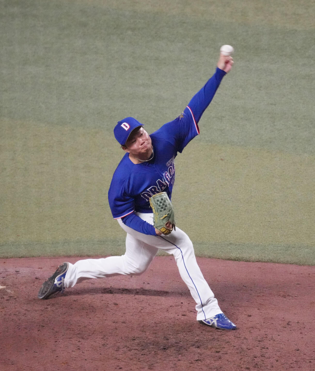 日本対中日　5回裏、中日4番手で登板する近藤（撮影・森本幸一）