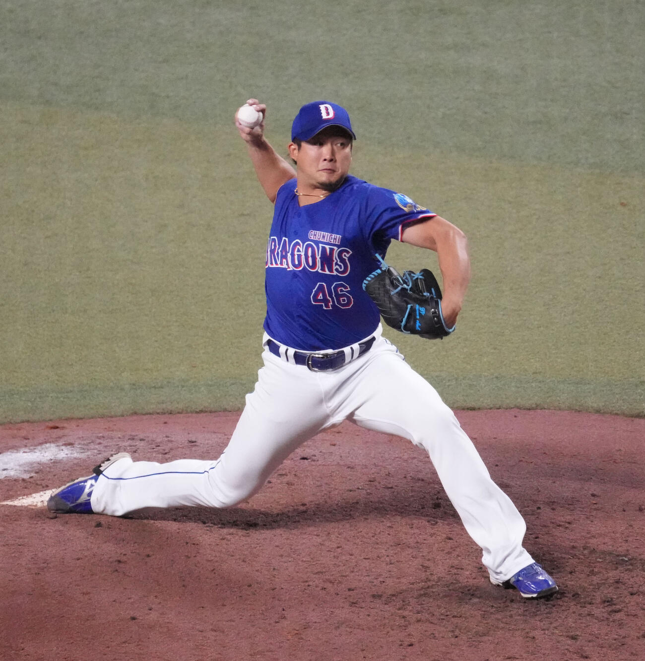 日本対中日　6回裏、中日5番手で登板する梅野（撮影・森本幸一）