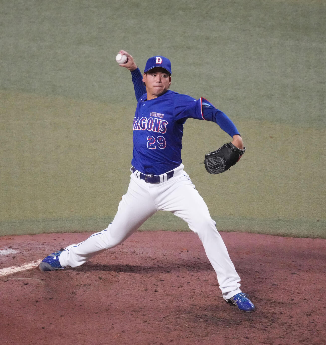日本対中日　7回裏、中日6番手で登板する松木平（撮影・森本幸一）
