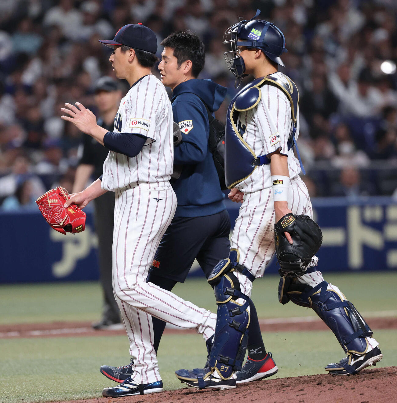日本対中日　9回表中日2死一塁、侍ジャパン6番手大勢は安打を許しベンチに戻り、交代となる（撮影・西尾就之）