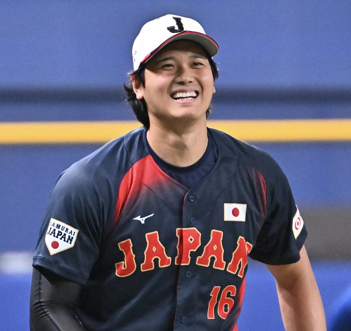中日対日本　試合前練習で笑顔の大谷（撮影・滝沢徹郎）