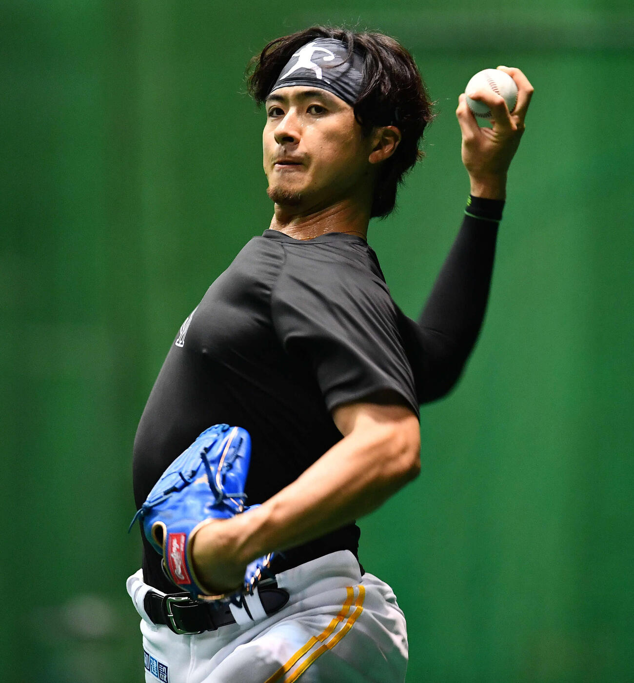 キャッチボールでフォークを試すソフトバンク上沢（撮影・岩下翔太）