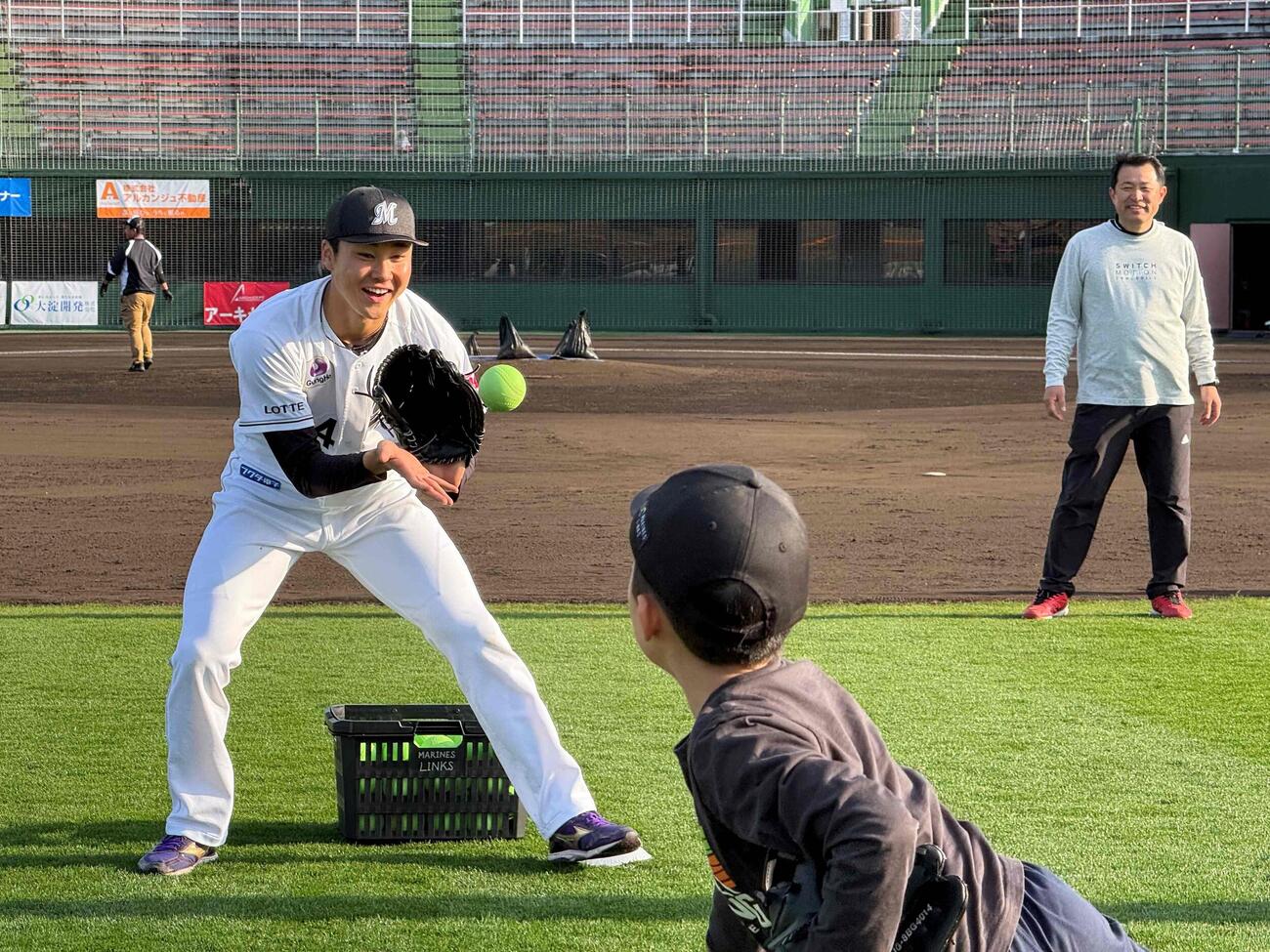 野球教室を実施した広池（球団提供）