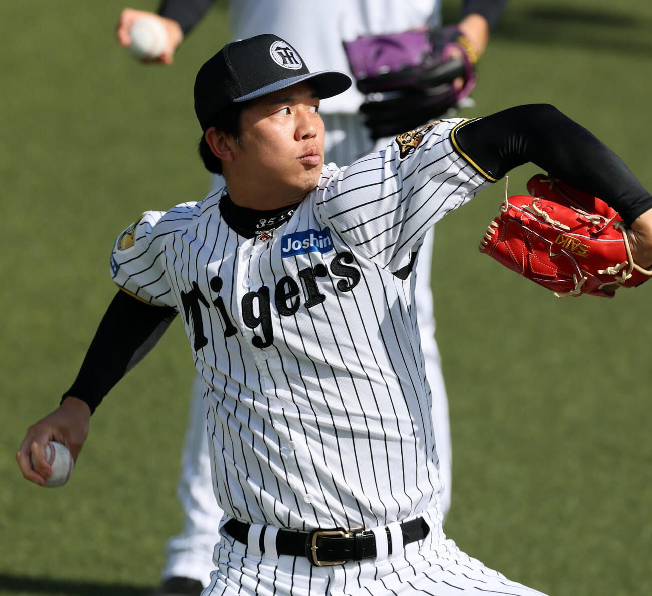 練習でキャッチボールする阪神才木（撮影・加藤哉）