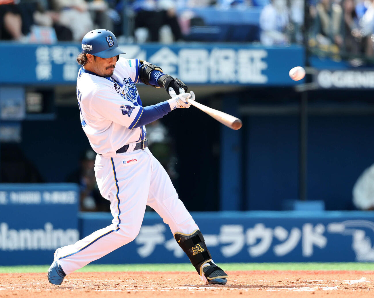 DeNA対オーストラリア代表　3回裏DeNA1死三塁、宮崎は中前適時打を放つ（撮影・鈴木正人）　