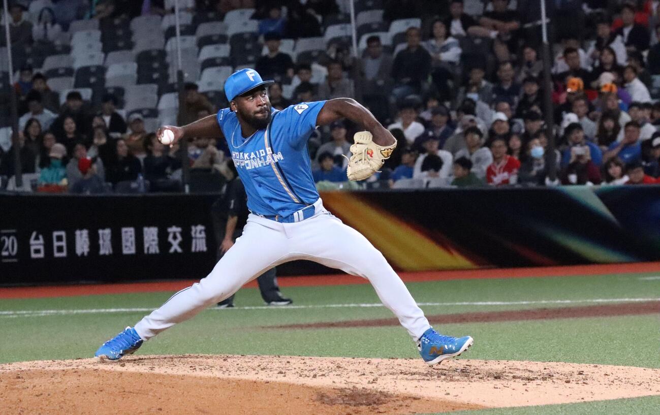 6回から登板した日本ハム・ラオ（撮影・永野高輔）