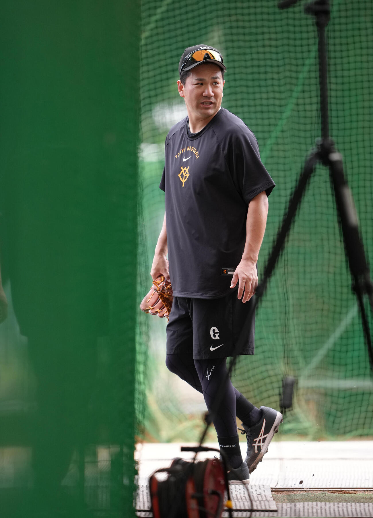 ブルペンを後にする巨人田中将（撮影・足立雅史）
