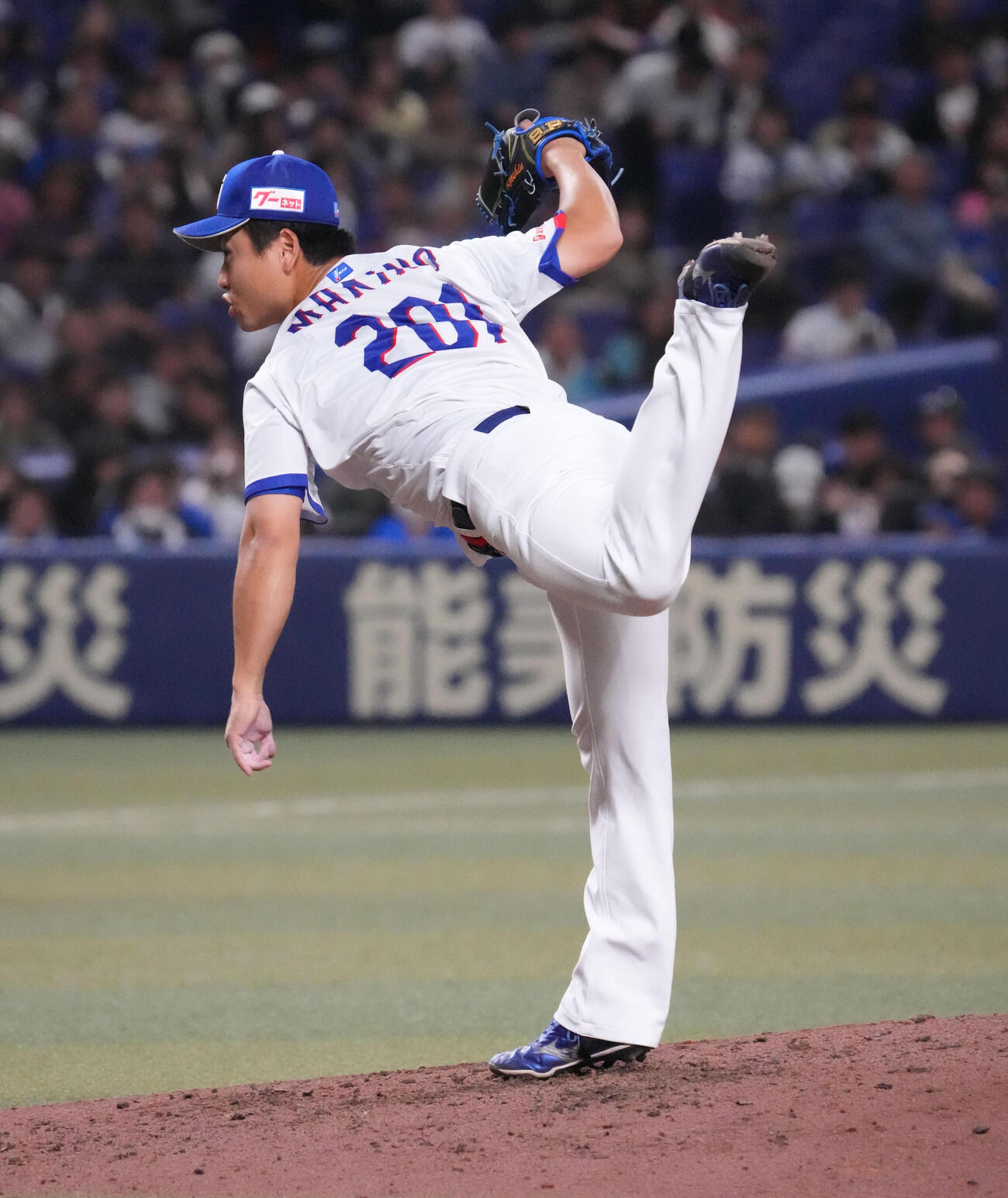 中日対DeNA 5回表、中日3番手で登板する牧野（撮影・森本幸一）