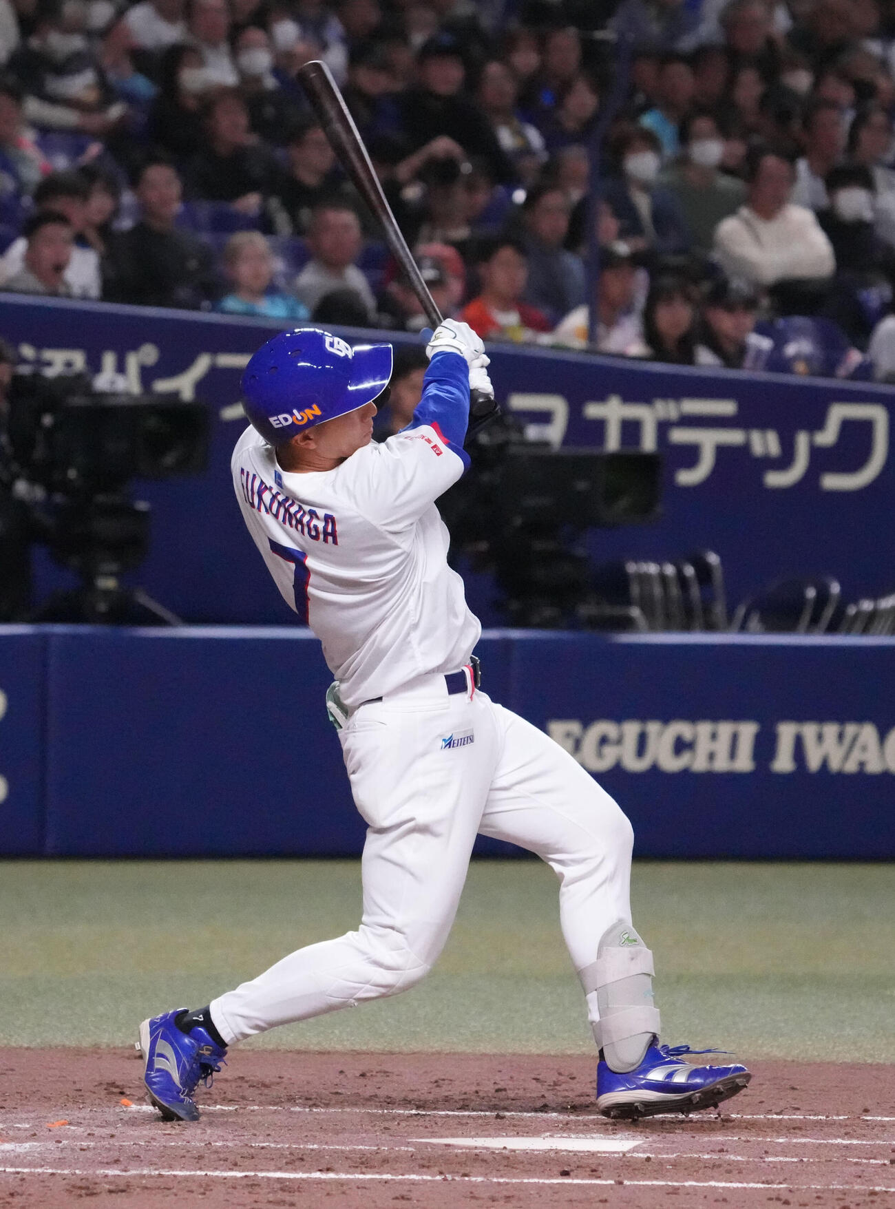 中日対DeNA 3回裏中日1死二塁、左適時二塁打を放つ福永（撮影・森本幸一）