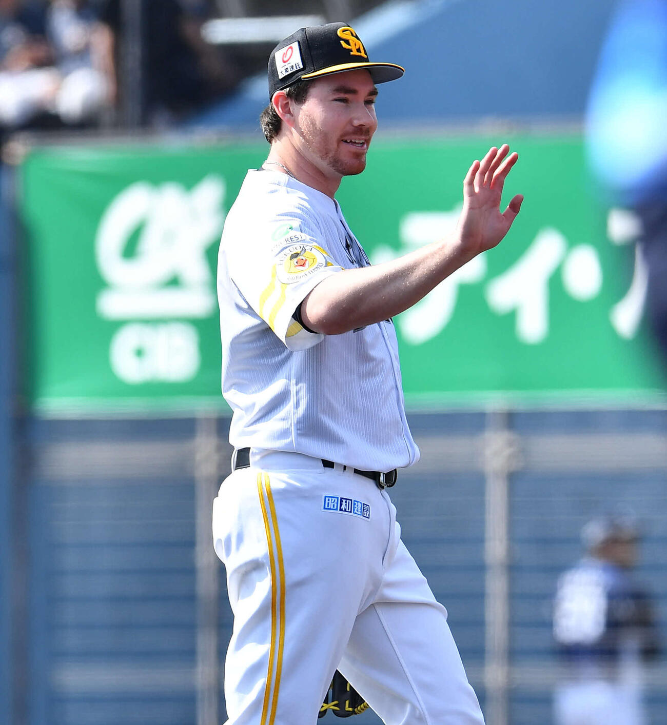 ソフトバンク対西武　6回表西武無死、滝沢の投手返しが手に当たるも、大丈夫とアピールするスチュワート（撮影・岩下翔太）
