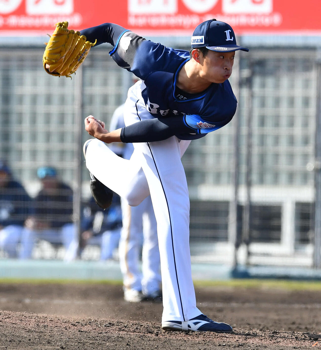 ソフトバンク対西武　8回裏から登板した西武6番手の冨士（撮影・岩下翔太）