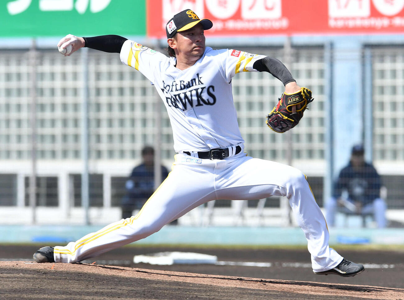 ソフトバンク対西武　ソフトバンク先発の東浜（撮影・岩下翔太）