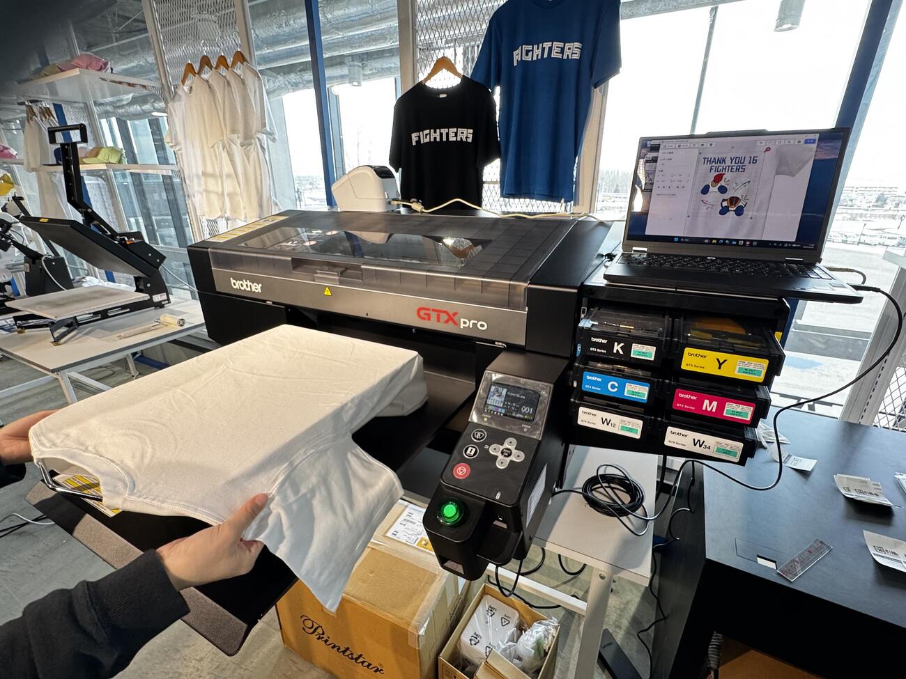 オリジナルのファイターズTシャツが作れる新サービス「FIGHTERS　My　Tee」がFLAGSHIP　STORE　2Fに登場！デザインが決まったらプリント