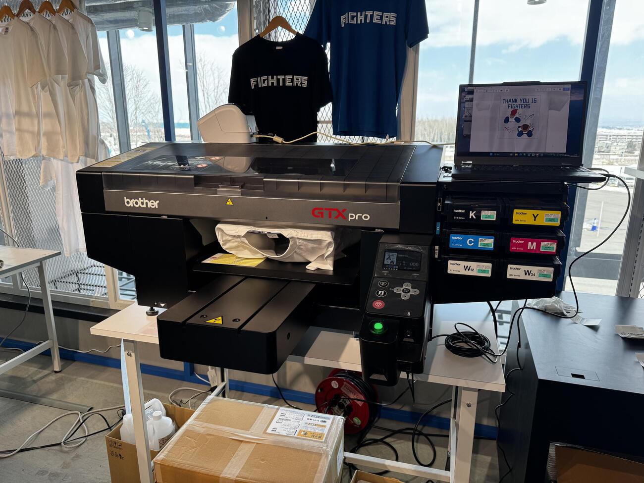 オリジナルのファイターズTシャツが作れる新サービス「FIGHTERS　My　Tee」がFLAGSHIP　STORE　2Fに登場！デザインが決まったらプリント