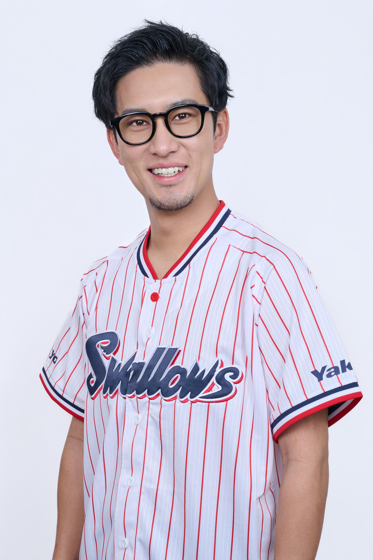 神宮球場でのヤクルト主催試合のスタジアムMCを務める兵頭氏（球団提供）