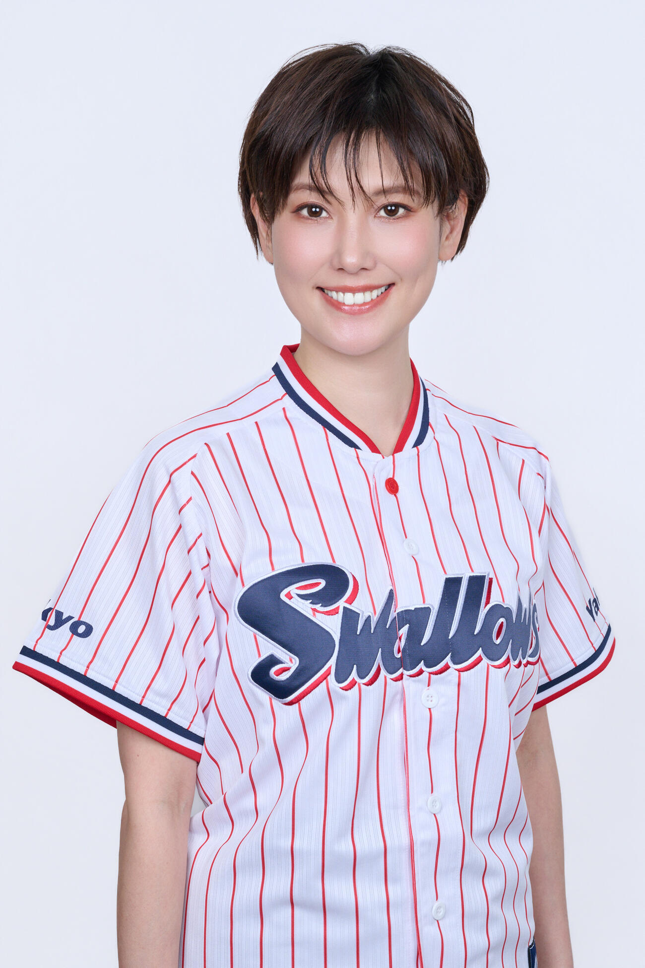 神宮球場でのヤクルト主催試合のスタジアムMCを務める前田氏（球団提供）