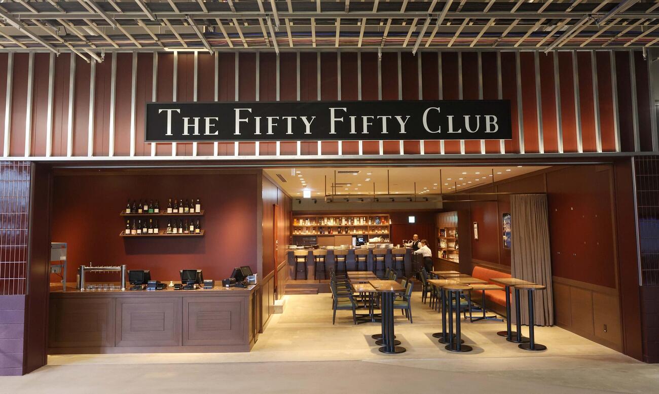 レストランスペースが新設された「THE FIFTY FIFTY CLUB」（撮影・黒川智章）