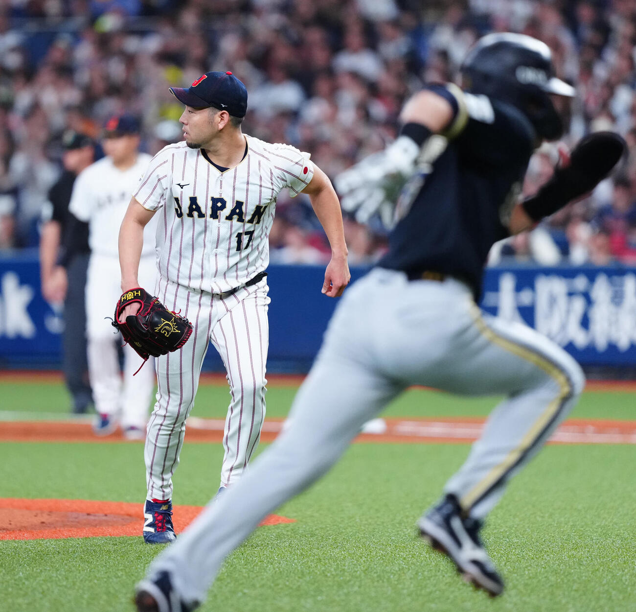 日本対オリックス　1回裏オリックス1死一、三塁、杉本に適時打を許す菊池（撮影・垰建太）