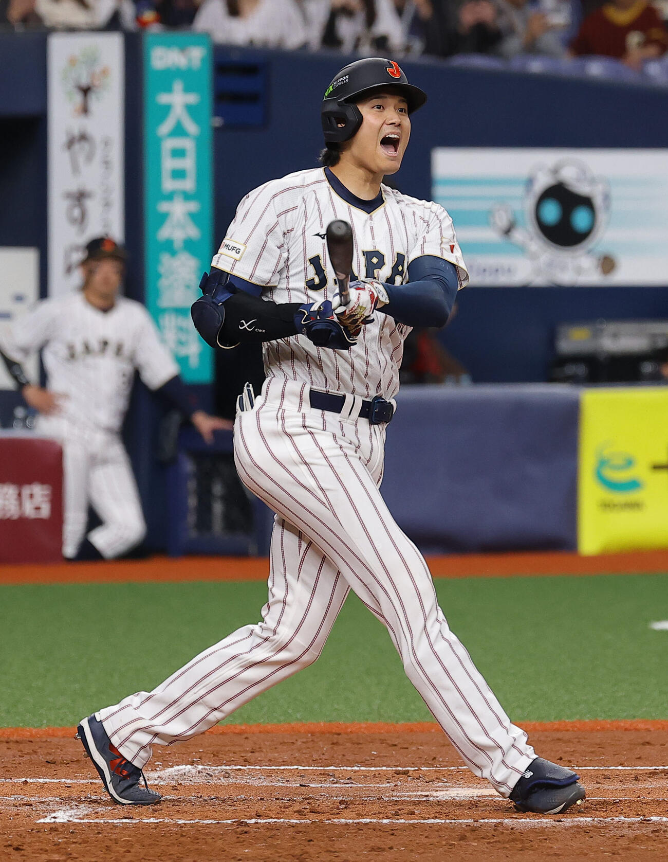 オリックス対日本　4回、スタンドに飛び込んだファウルボールに大声を出す大谷（撮影・上田博志）