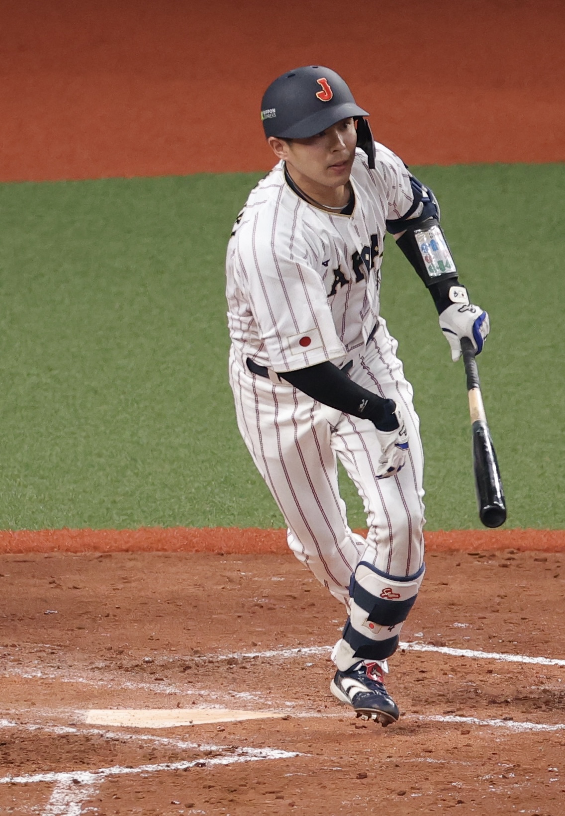 日本対オリックス　8回表日本2死一塁、適時二塁打を放つ若月（撮影・河田真司）
