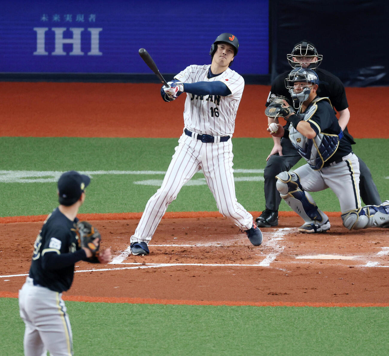 オリックス対日本　4回表日本1死、三振に倒れる大谷。投手田嶋（撮影・加藤哉）