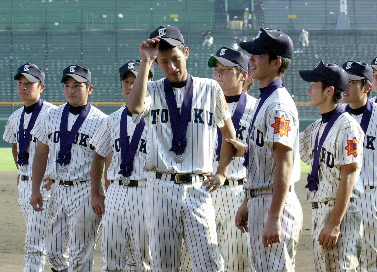 2003年8月　全国高校野球選手権大会・決勝で常総学院に敗れ、泣きじゃくる東北・ダルビッシュ