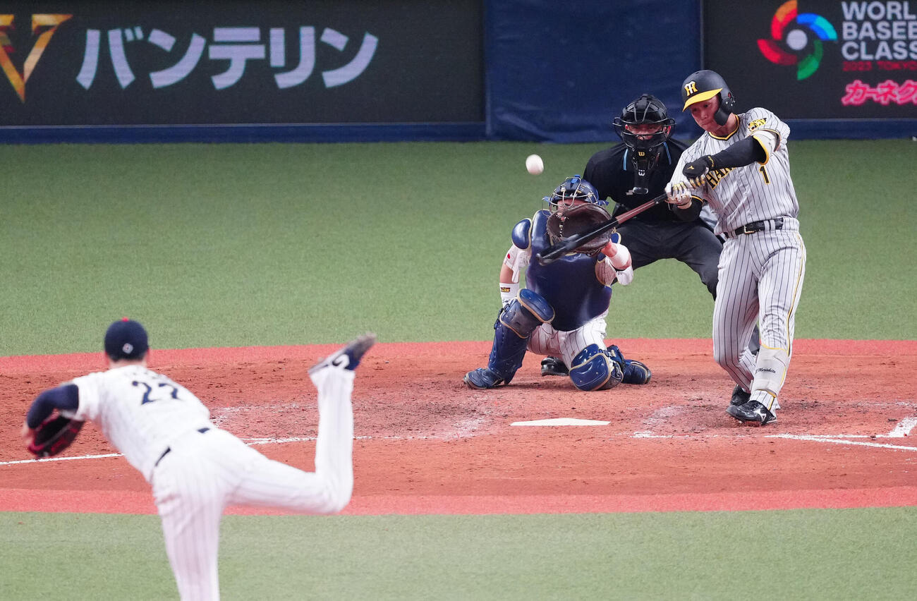 2023年3月6日、8回裏阪神2死、右飛に倒れる阪神森下翔太。投手湯浅京己