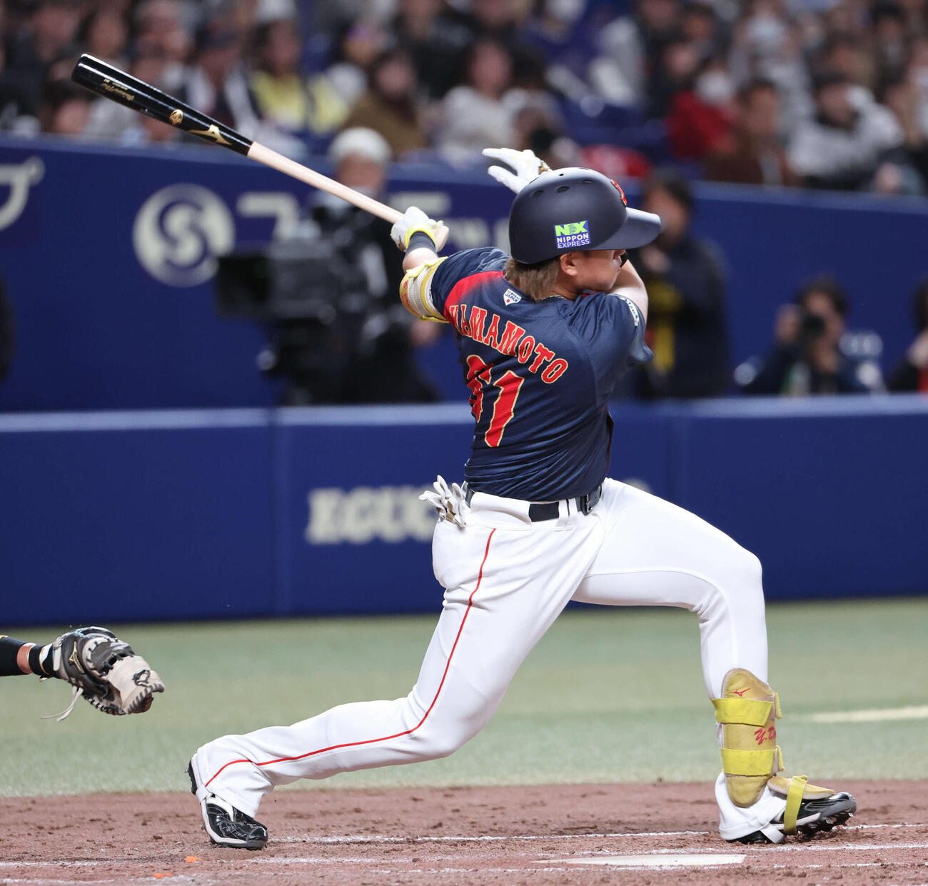2月28日 中日対日本5回表日本1死満塁、山本は左前に2点適時打を放つ