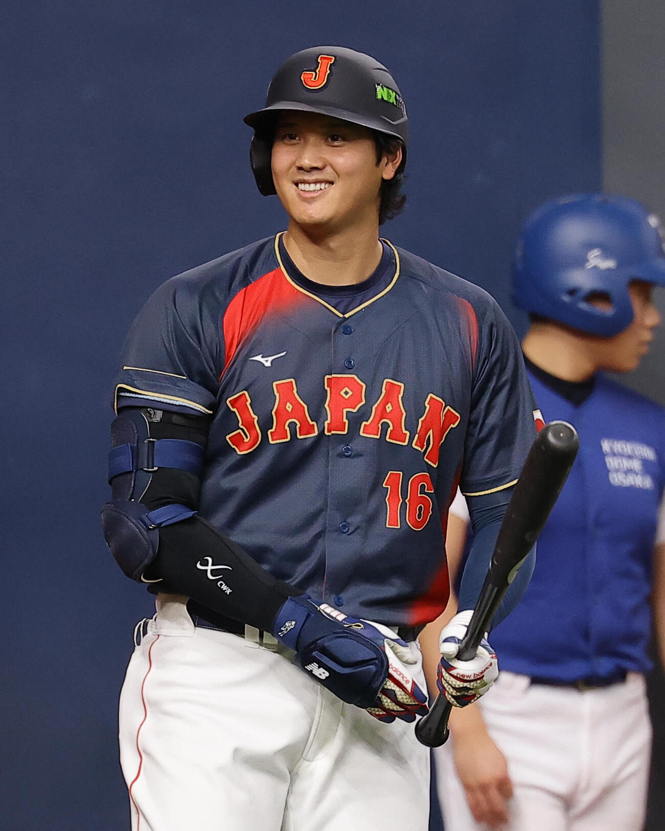 阪神対日本　打席前に笑顔を見せる大谷（撮影・上田博志）