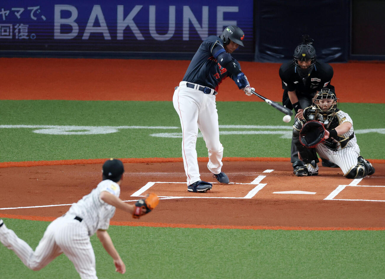 阪神対日本　1回表日本無死、大谷は一ゴロに倒れる。投手伊藤将（撮影・加藤哉）
