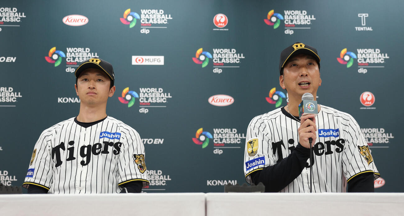 阪神対日本　試合前会見に臨む阪神近本（左）と藤川監督