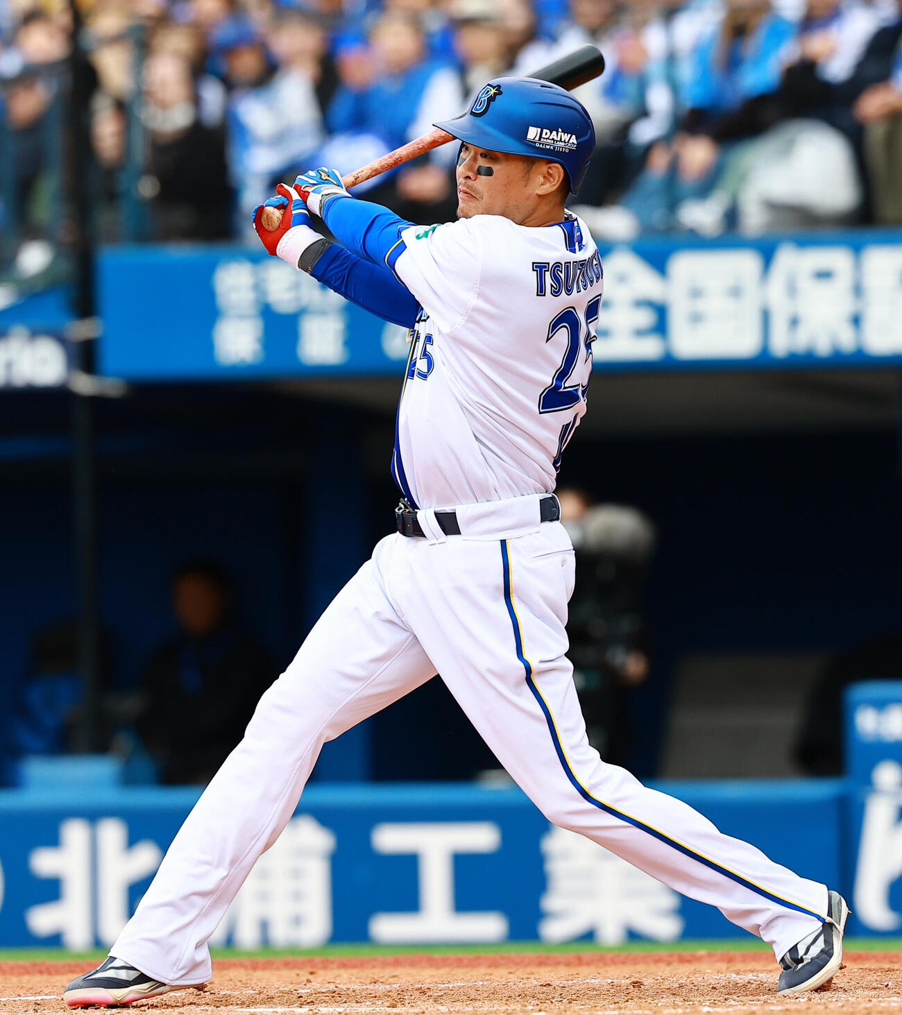 DeNA対中日　3回裏DeNA2死二、三塁、左2点適時打を放つ筒香（撮影・野上伸悟）