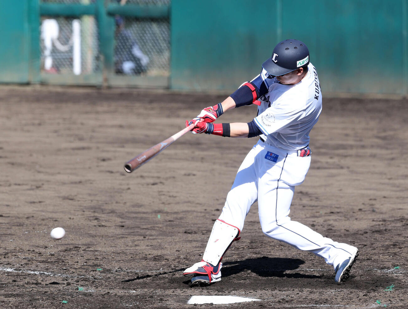 西武対ロッテ　5回裏西武無死、栗山巧は二ゴロ（撮影・鈴木正人）　