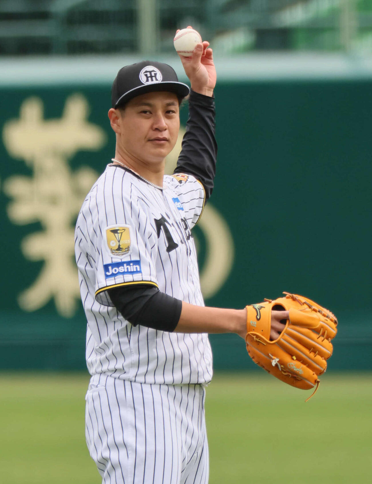キャッチボールする阪神大竹（撮影・宮崎幸一）