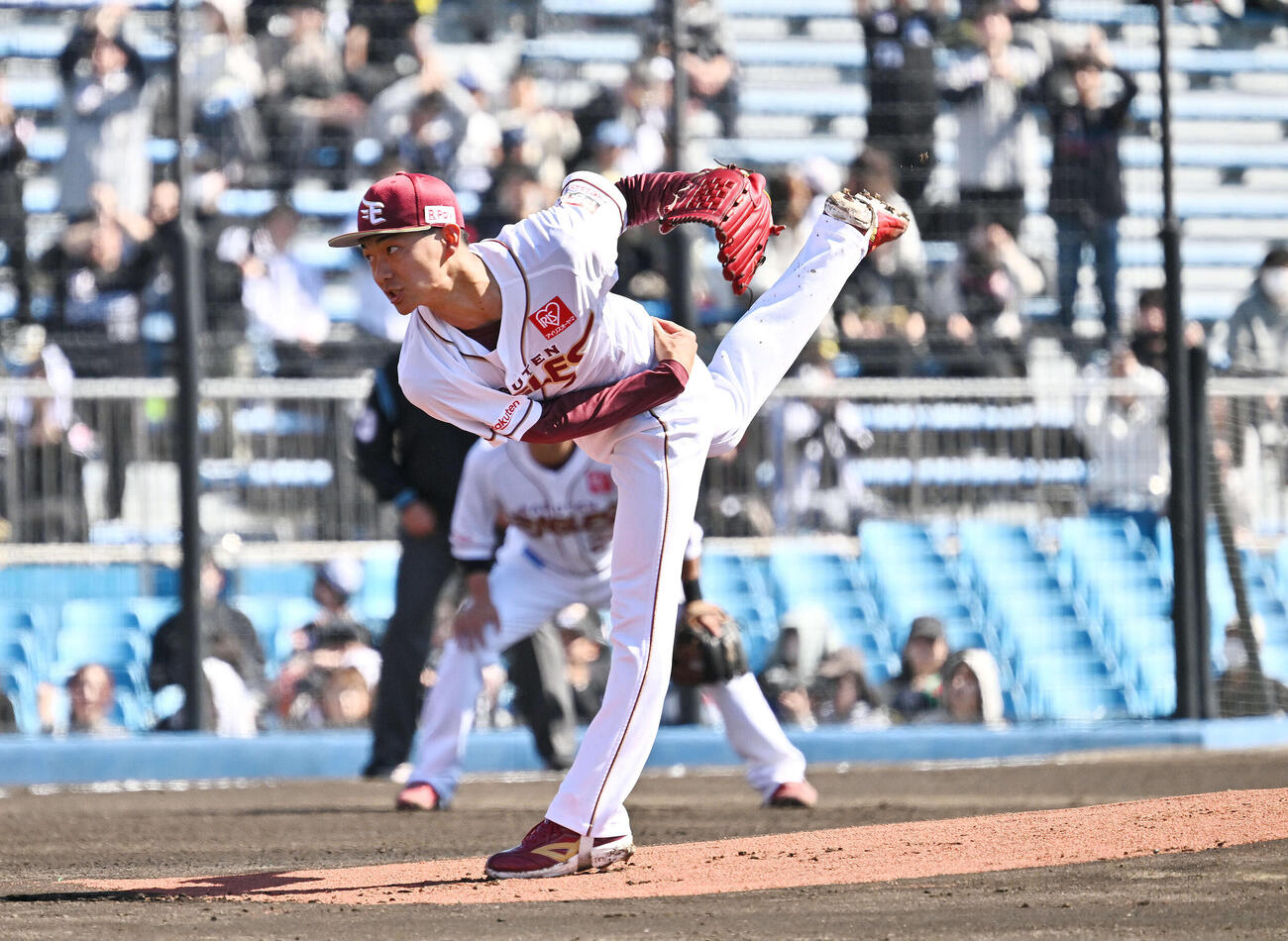 楽天対ロッテ　楽天先発の藤原（撮影・滝沢徹郎）