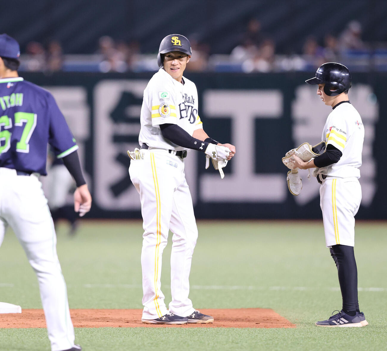 ソフトバンク対ヤクルト　4回裏ソフトバンク1死一、二塁、中越えに適時二塁打を放った柳田（撮影・梅根麻紀）