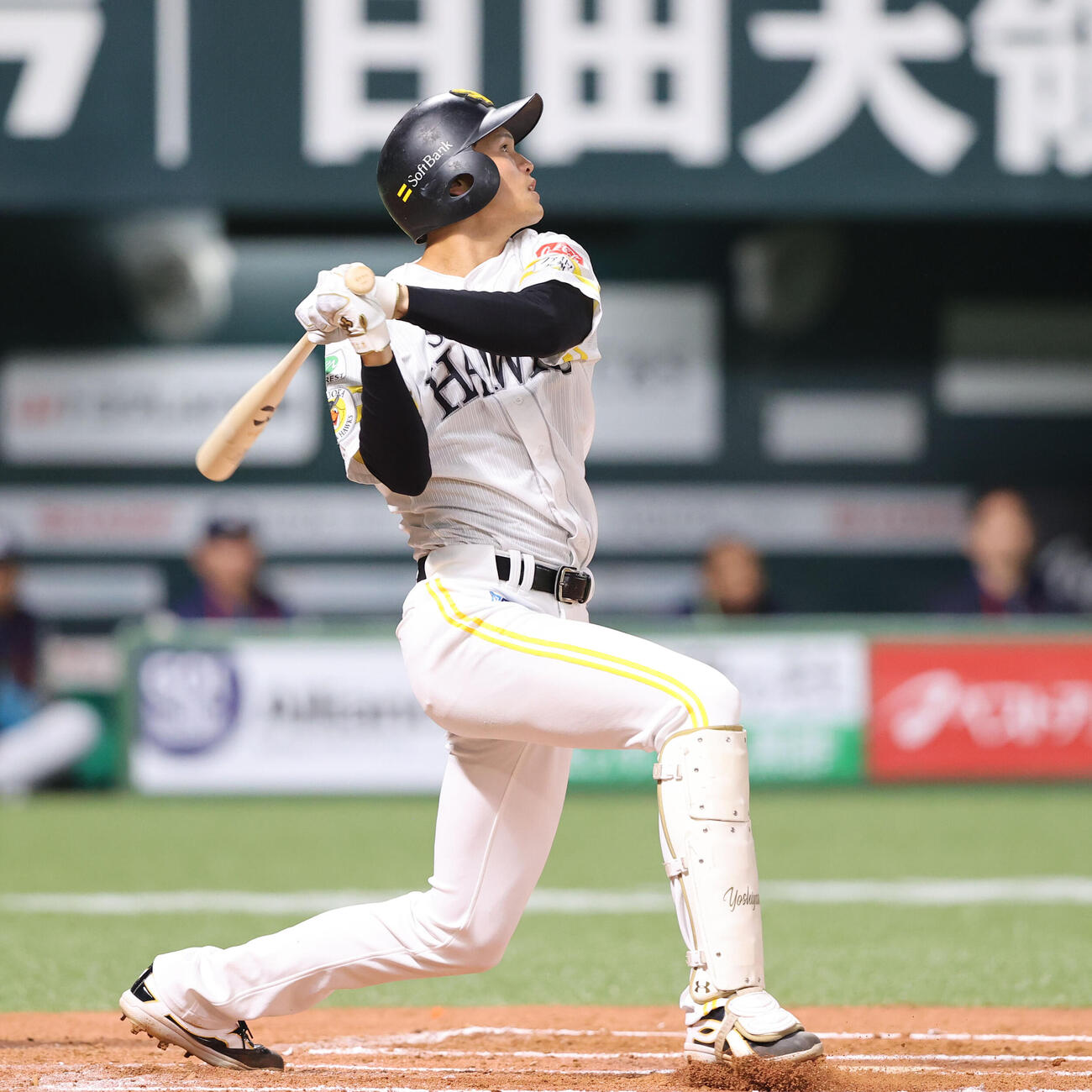 ソフトバンク対ヤクルト　6回裏ソフトバンク1死、一塁、笹川は左越え二塁打を放つ（撮影・梅根麻紀）