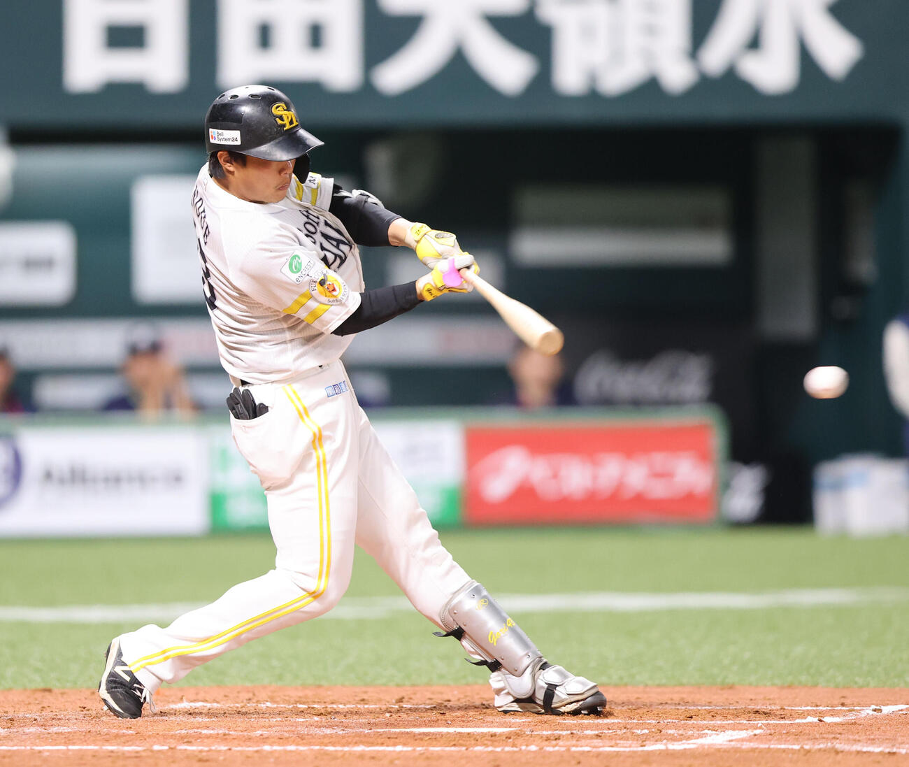ソフトバンク対ヤクルト　2回裏ソフトバンク無死、井上は中前打を放つ（撮影・梅根麻紀）