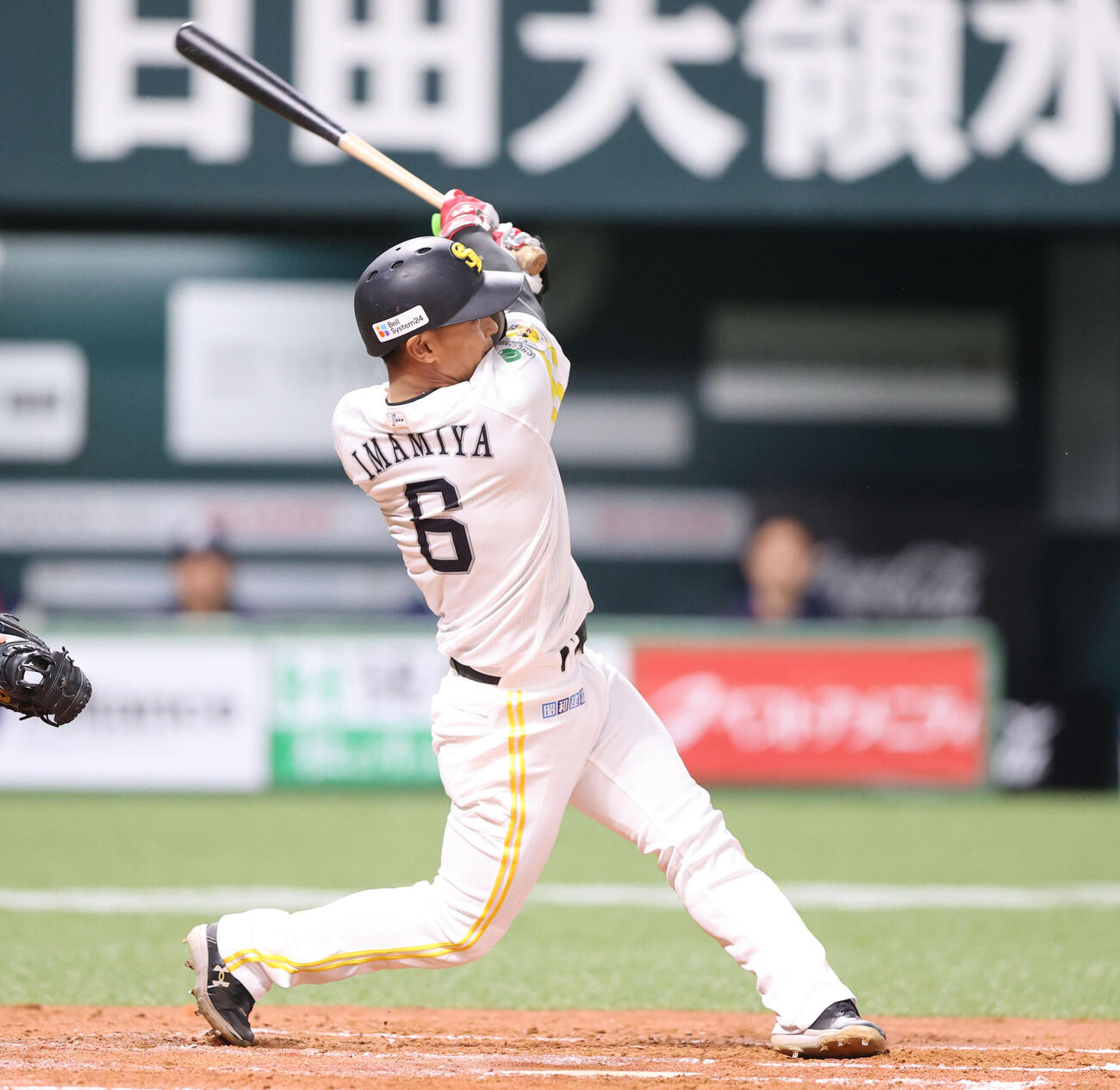 ソフトバンク対ヤクルト　2回裏ソフトバンク1死二、三塁、今宮は右前に適時打を放つ（撮影・梅根麻紀）